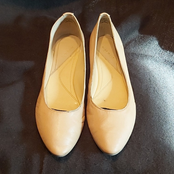 Gently worn Nine West flat - Picture 4 of 4